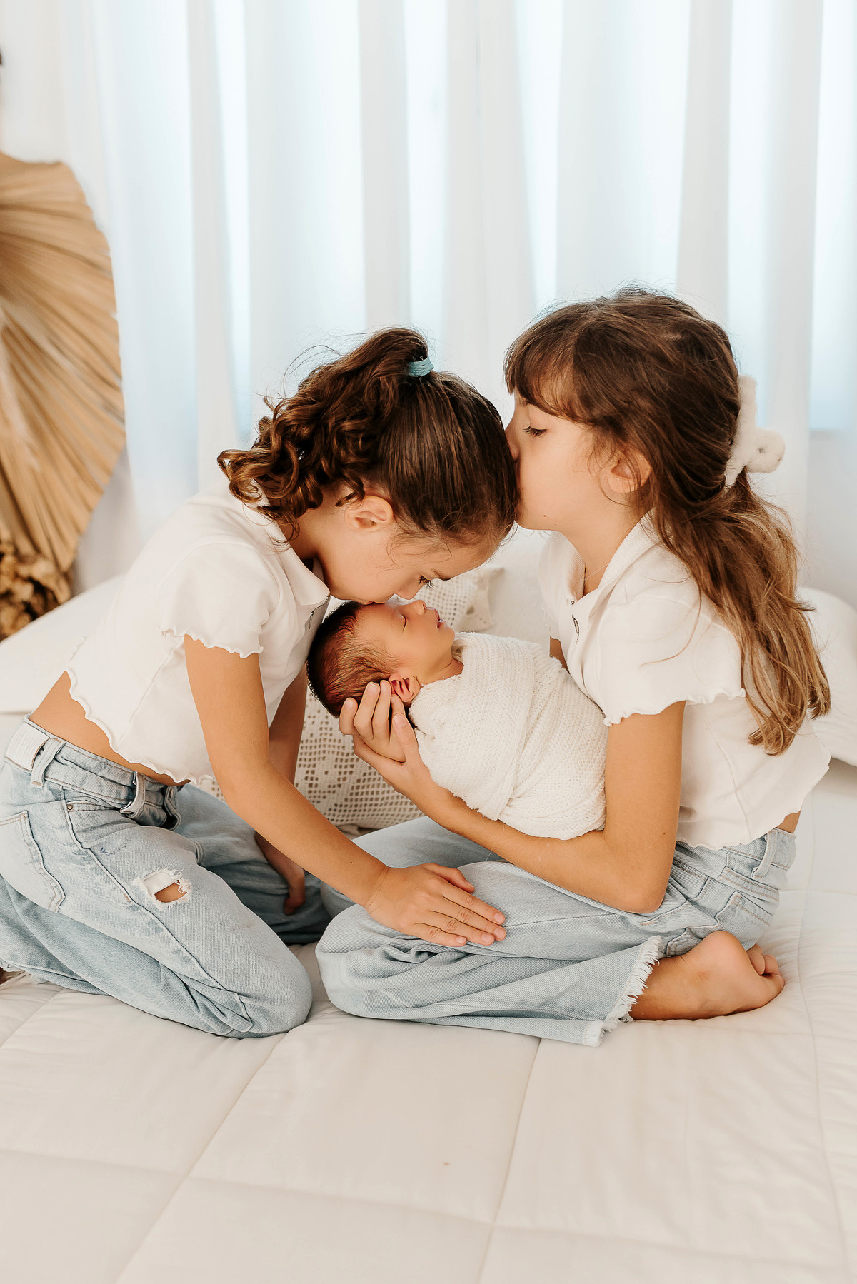 ensaio-newborn-petropolis-rj-estudio-quitandinha-fotografia-profissional-atemporal-clean-familia-recem-nascido