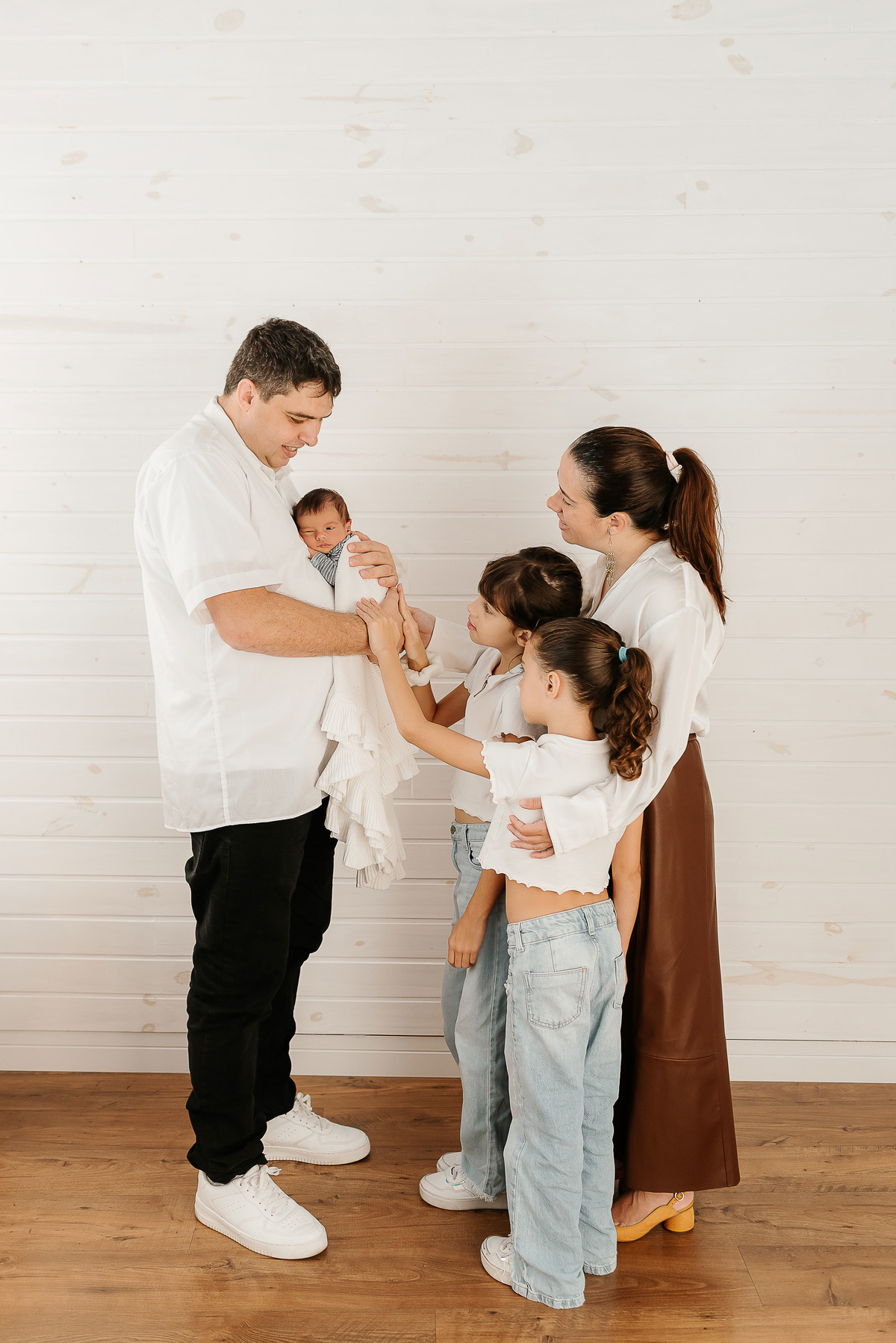 ensaio-newborn-petropolis-rj-estudio-quitandinha-fotografia-profissional-atemporal-clean-familia-recem-nascido