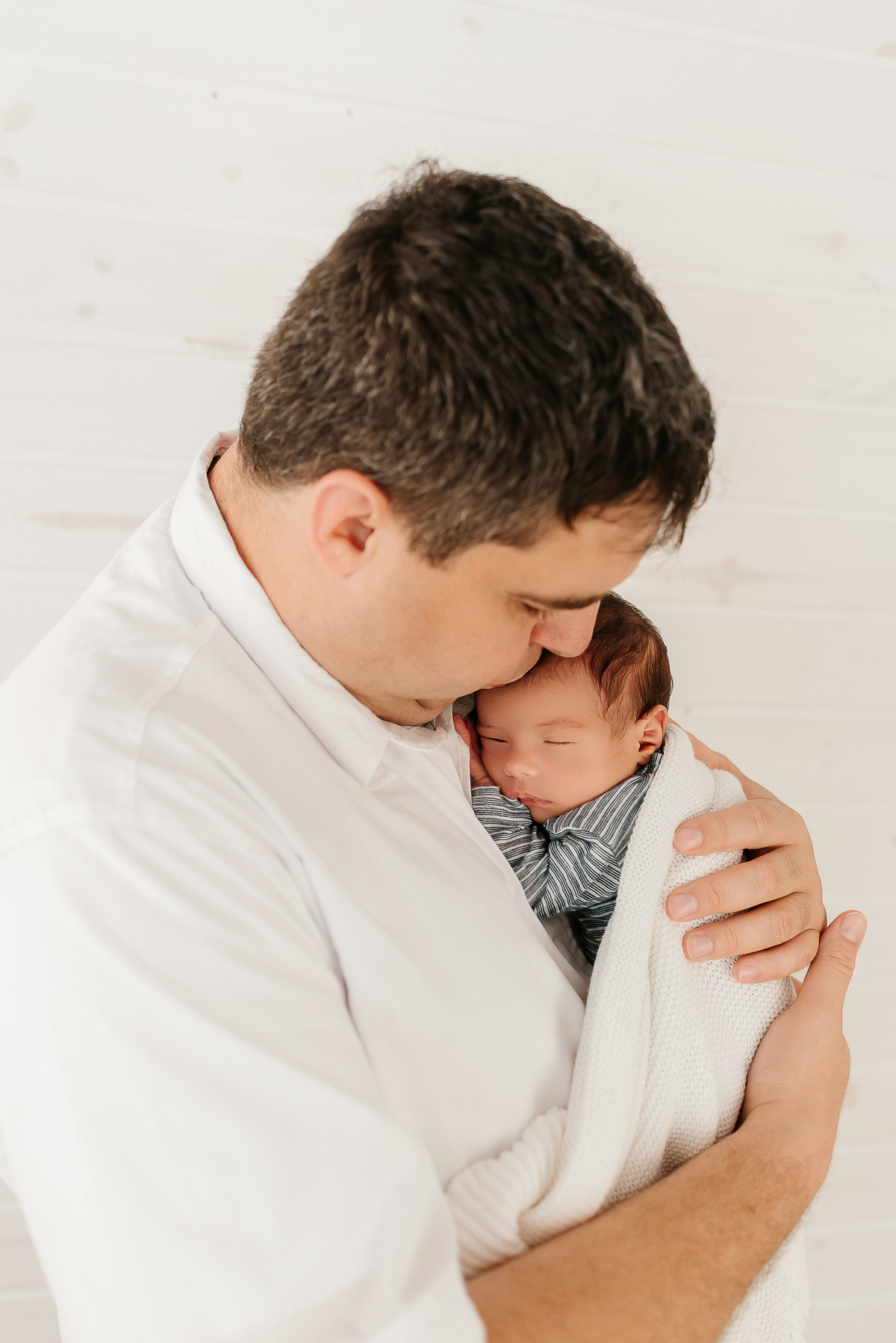 ensaio-newborn-petropolis-rj-estudio-quitandinha-fotografia-profissional-atemporal-clean-familia-recem-nascido