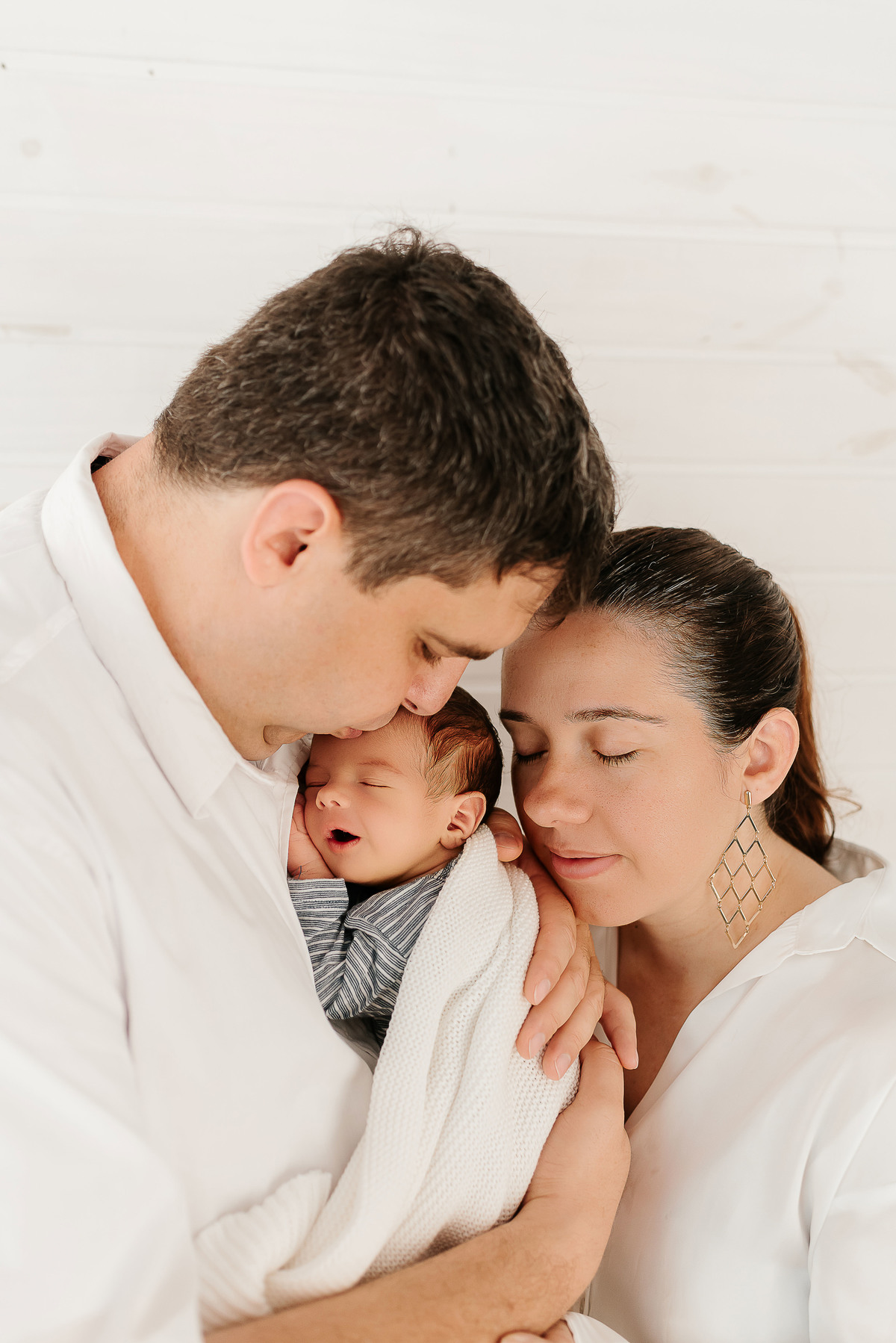 ensaio-newborn-petropolis-rj-estudio-quitandinha-fotografia-profissional-atemporal-clean-familia-recem-nascido