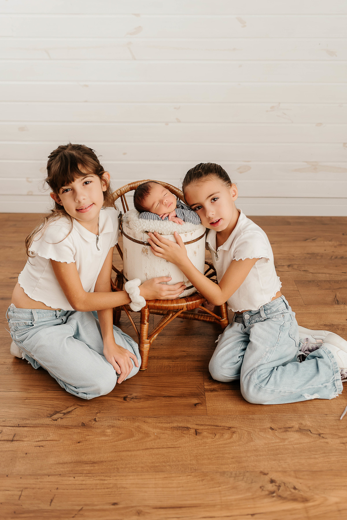 ensaio-newborn-petropolis-rj-estudio-quitandinha-fotografia-profissional-atemporal-clean-familia-recem-nascido