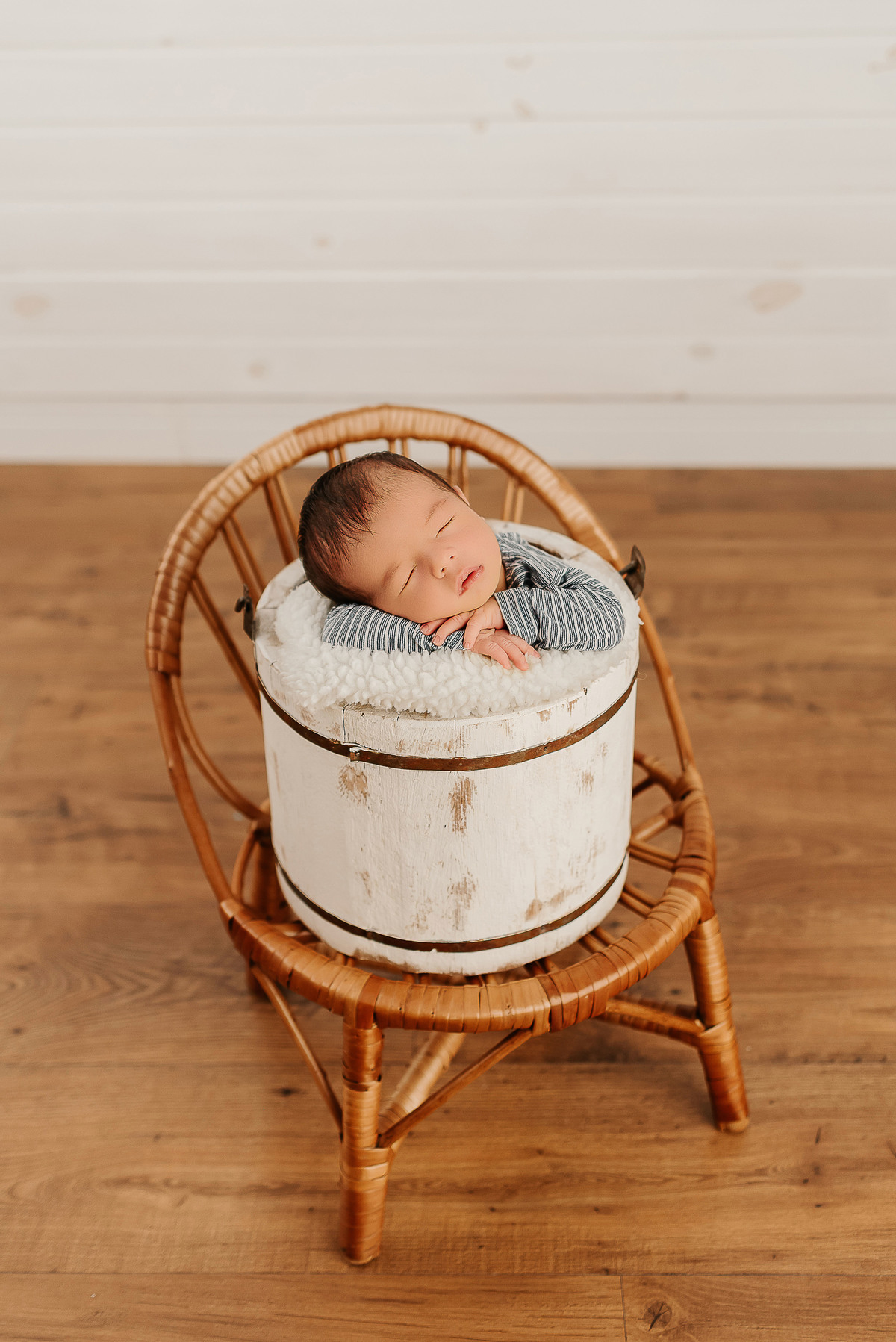 ensaio-newborn-petropolis-rj-estudio-quitandinha-fotografia-profissional-atemporal-clean-familia-recem-nascido