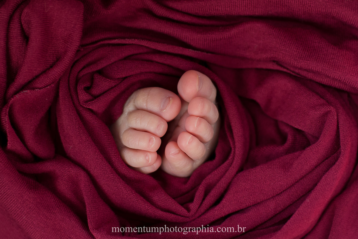 foto tirada por momentum photographia em petropolis rj estudio recem nascido maternidade