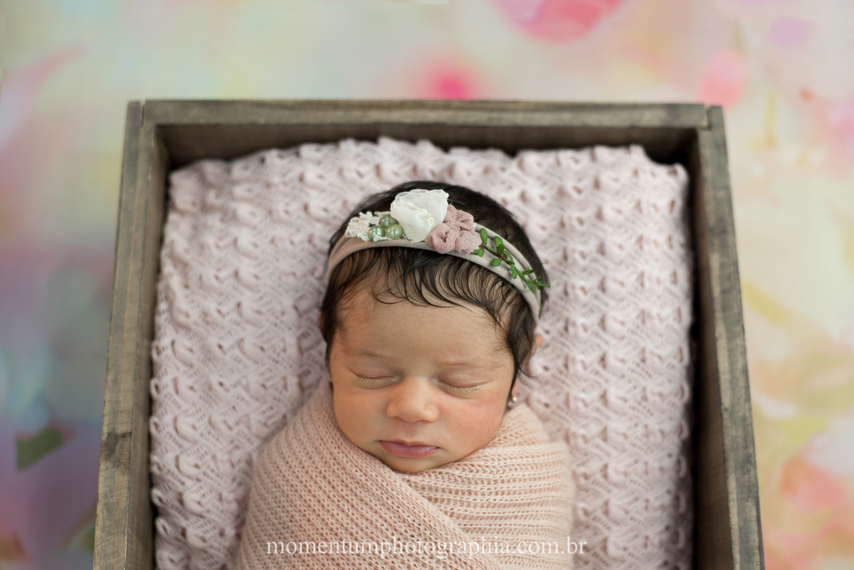 foto tirada por momentum photographia em petropolis rj estudio recem nascido maternidade