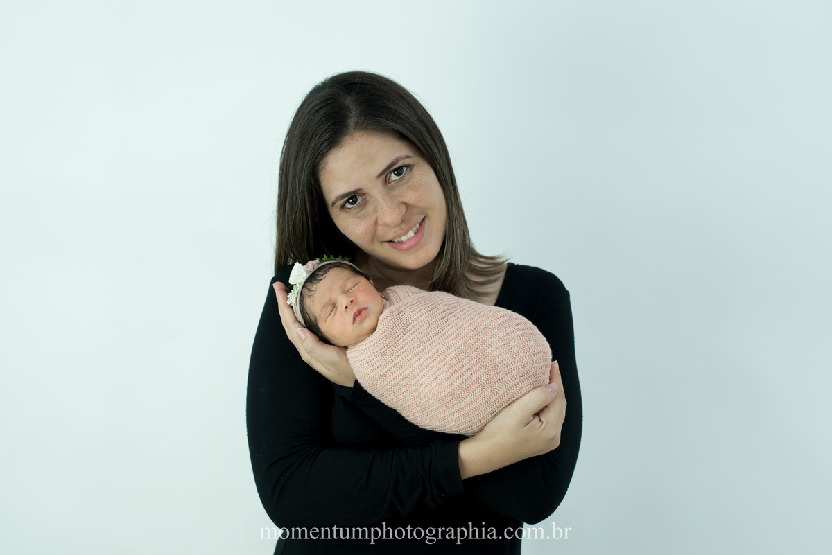 foto tirada por momentum photographia em petropolis rj estudio recem nascido maternidade