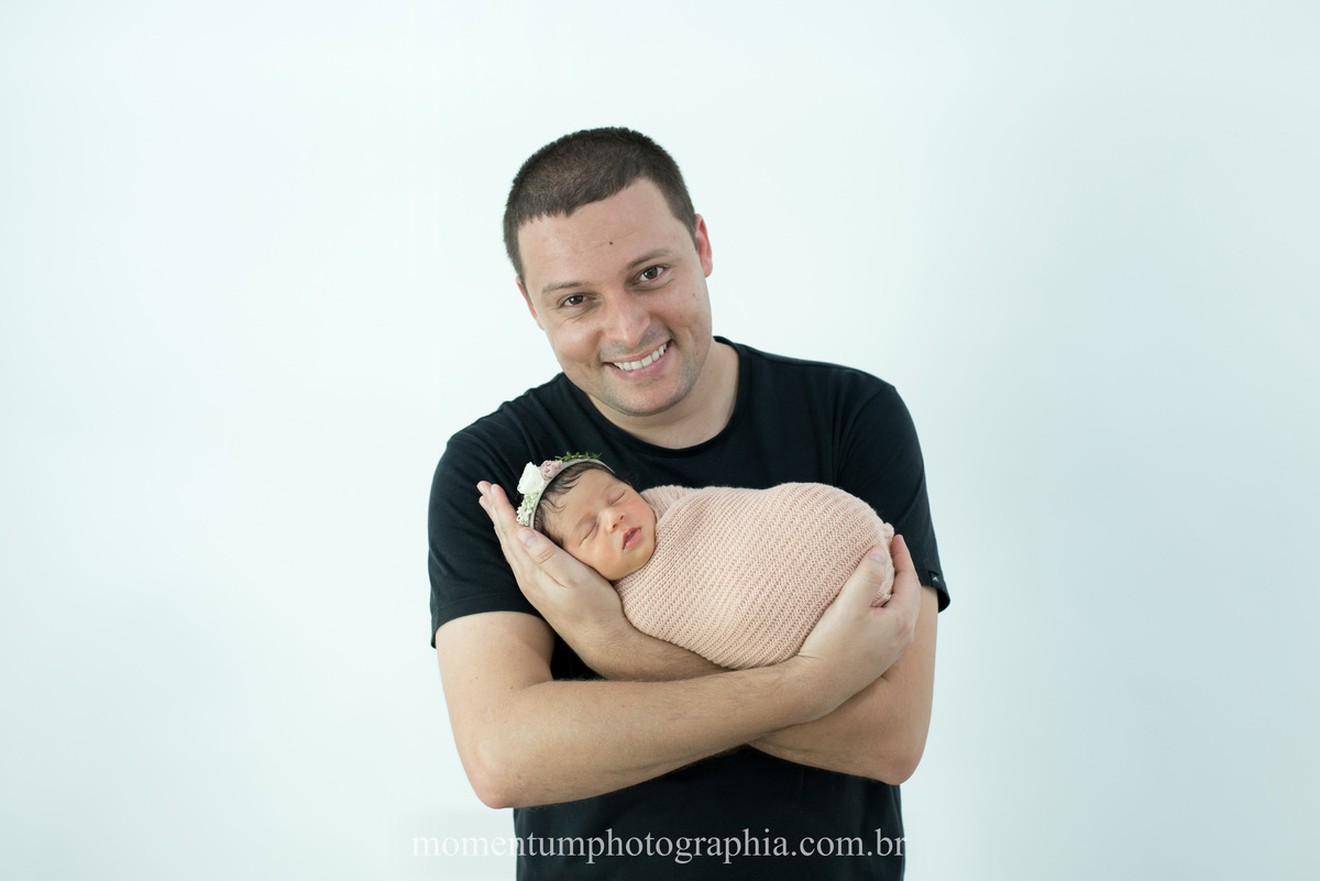 foto tirada por momentum photographia em petropolis rj estudio recem nascido maternidade