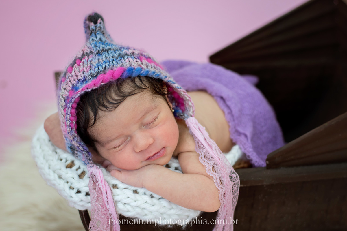 foto tirada por momentum photographia em petropolis rj estudio recem nascido maternidade