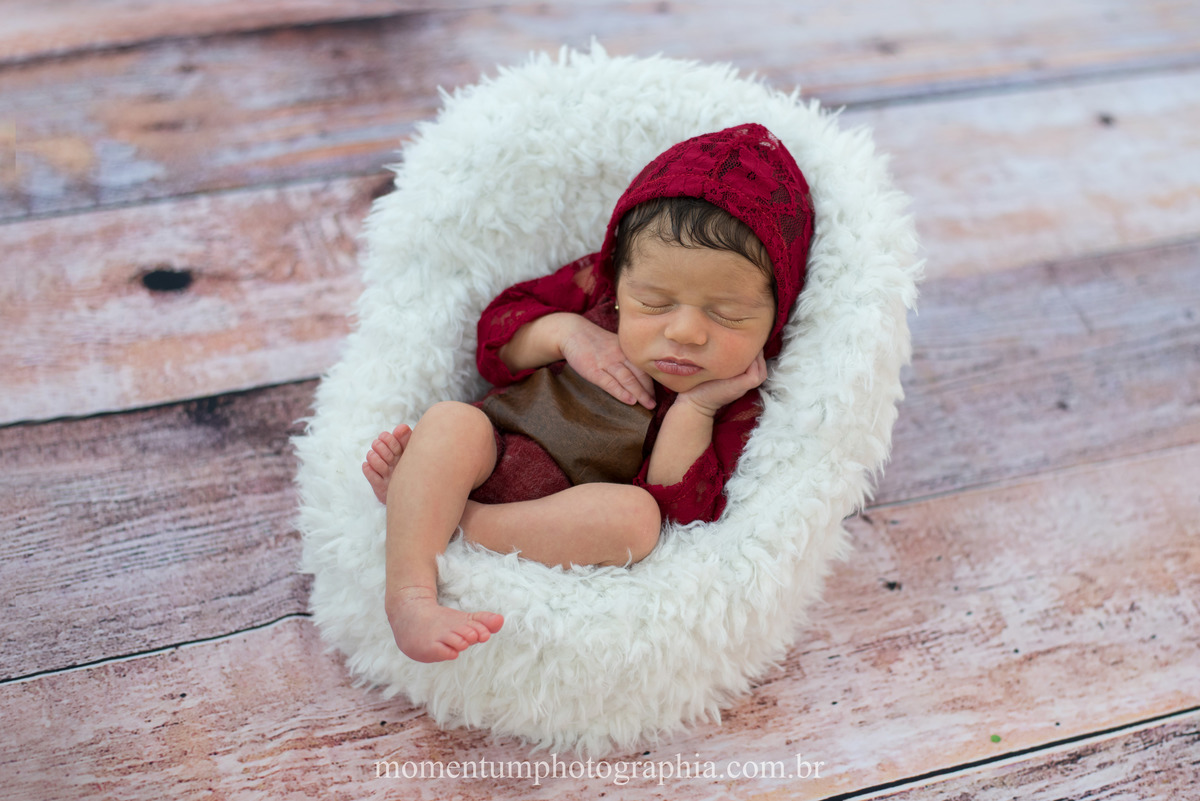 foto tirada por momentum photographia em petropolis rj estudio recem nascido maternidade