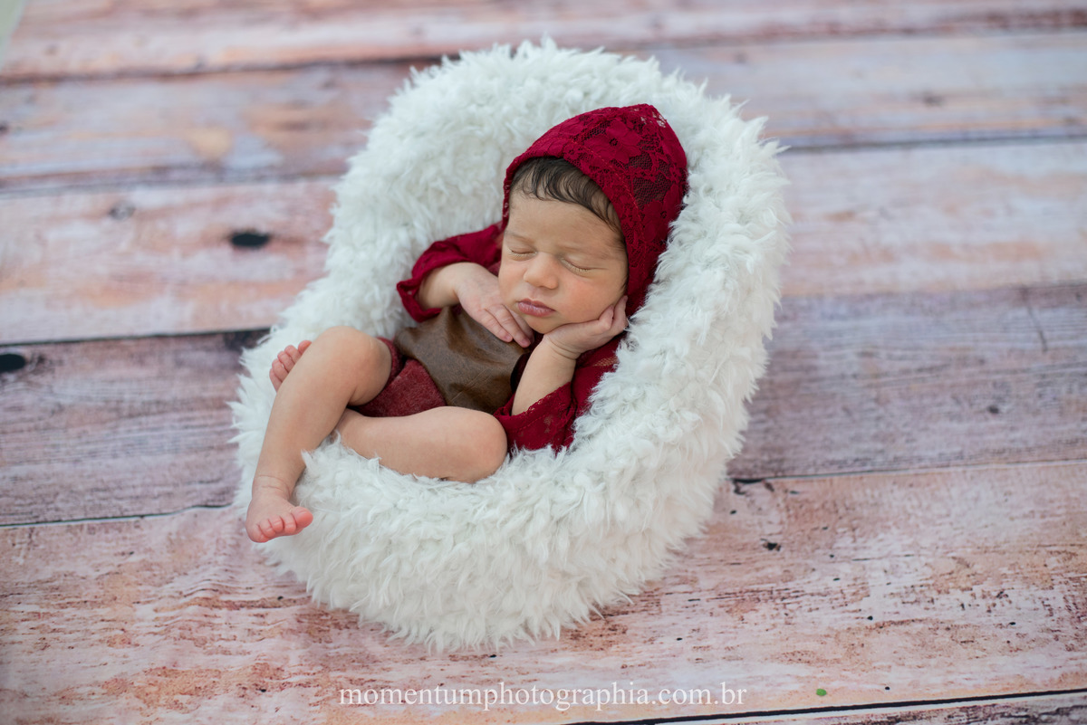 foto tirada por momentum photographia em petropolis rj estudio recem nascido maternidade