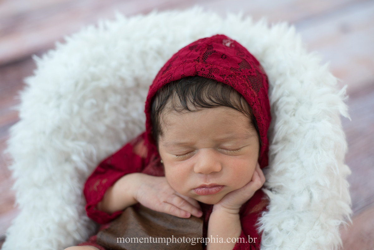 foto tirada por momentum photographia em petropolis rj estudio recem nascido maternidade