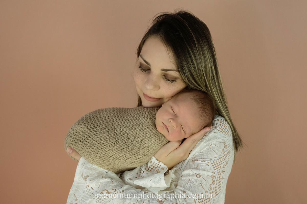 foto tirada por momentum photographia em petropolis rj estudio newborn