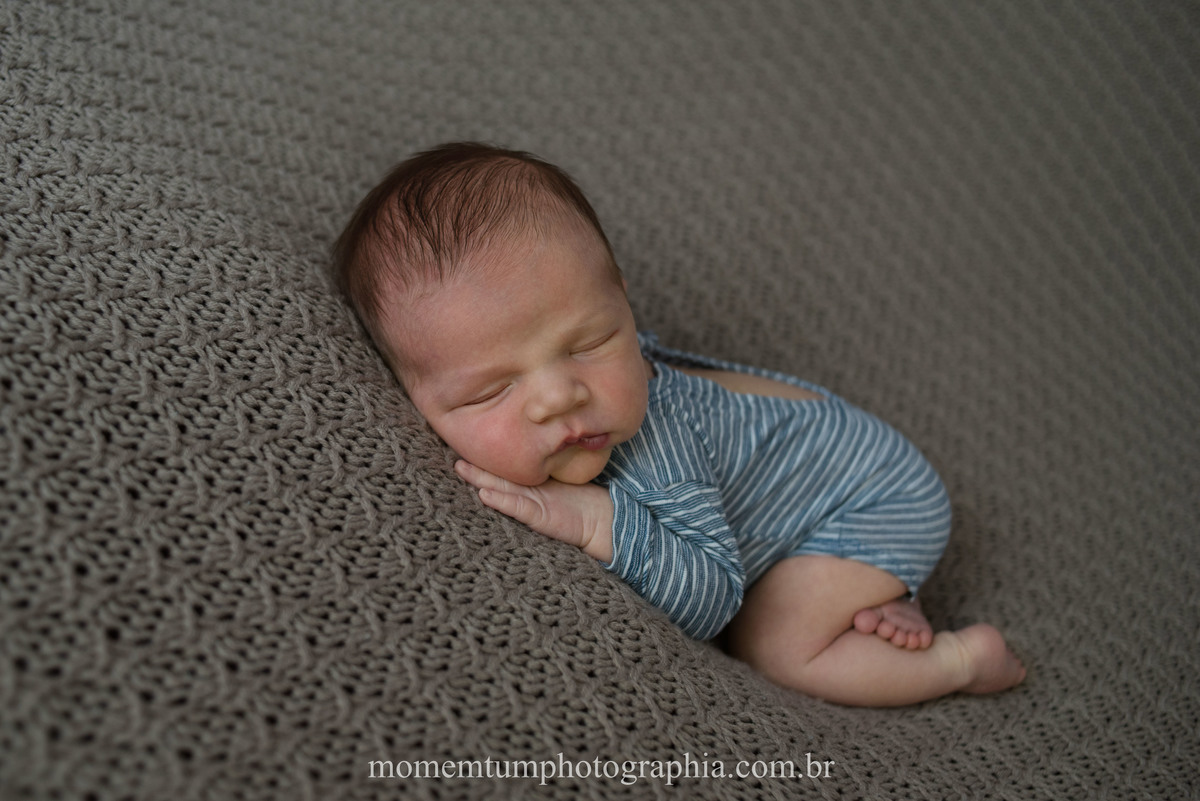 foto tirada por momentum photographia em petropolis rj estudio newborn