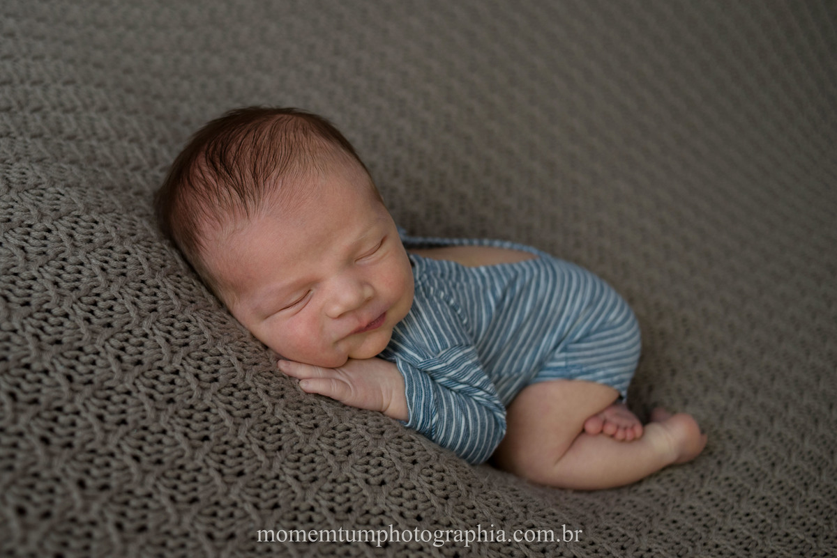 foto tirada por momentum photographia em petropolis rj estudio newborn