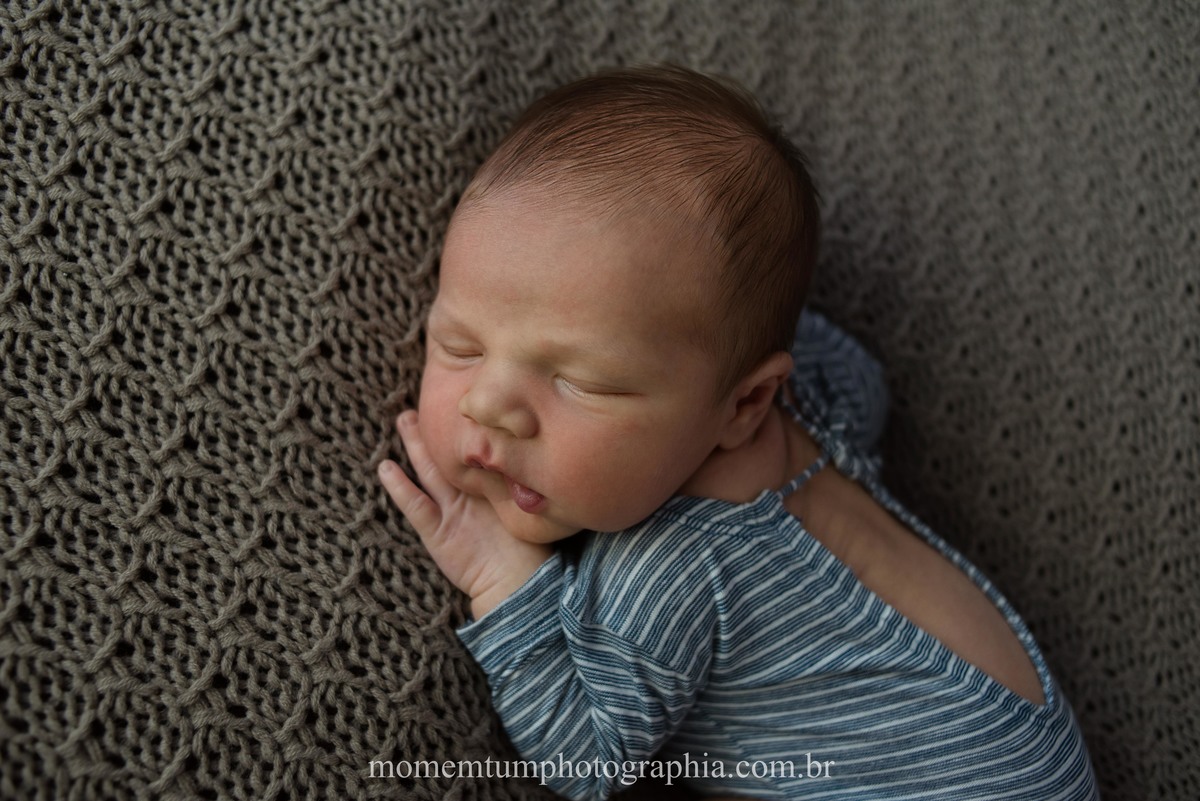 foto tirada por momentum photographia em petropolis rj estudio newborn