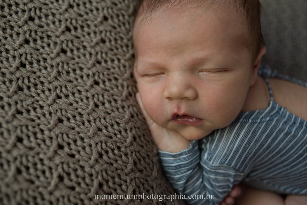 foto tirada por momentum photographia em petropolis rj estudio newborn