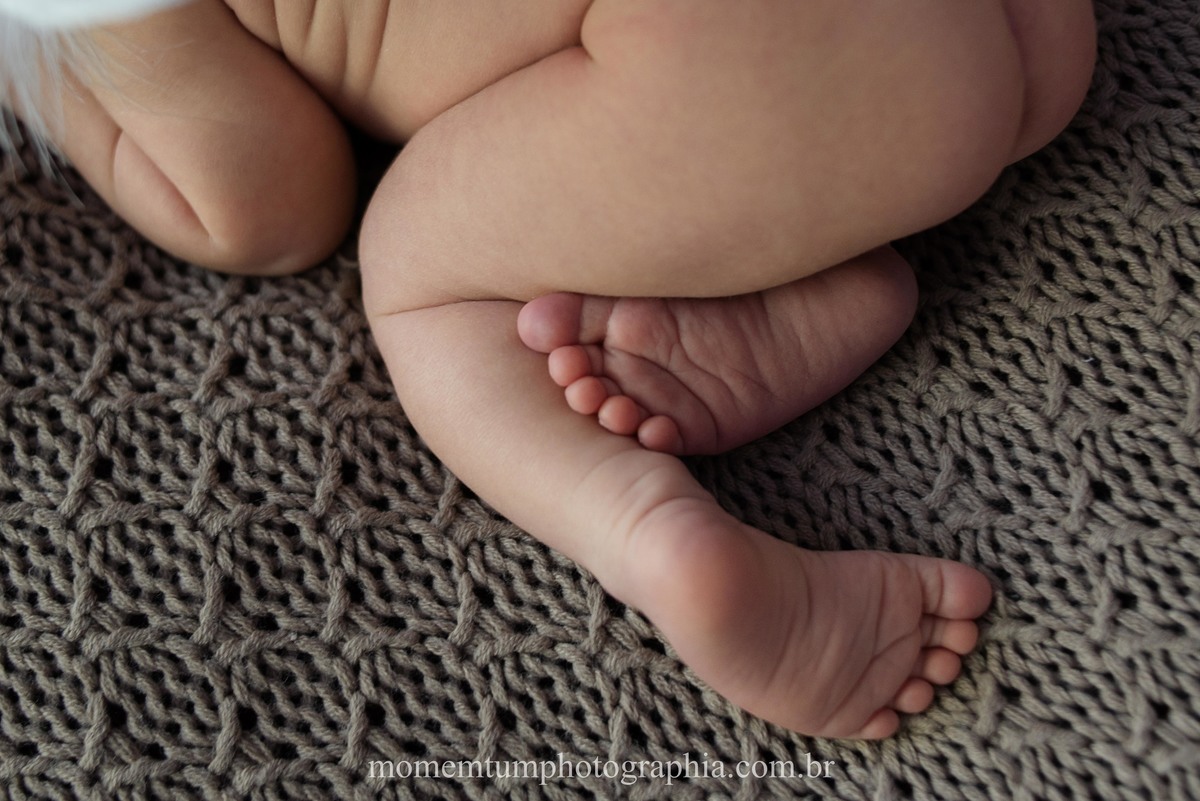 foto tirada por momentum photographia em petropolis rj estudio newborn