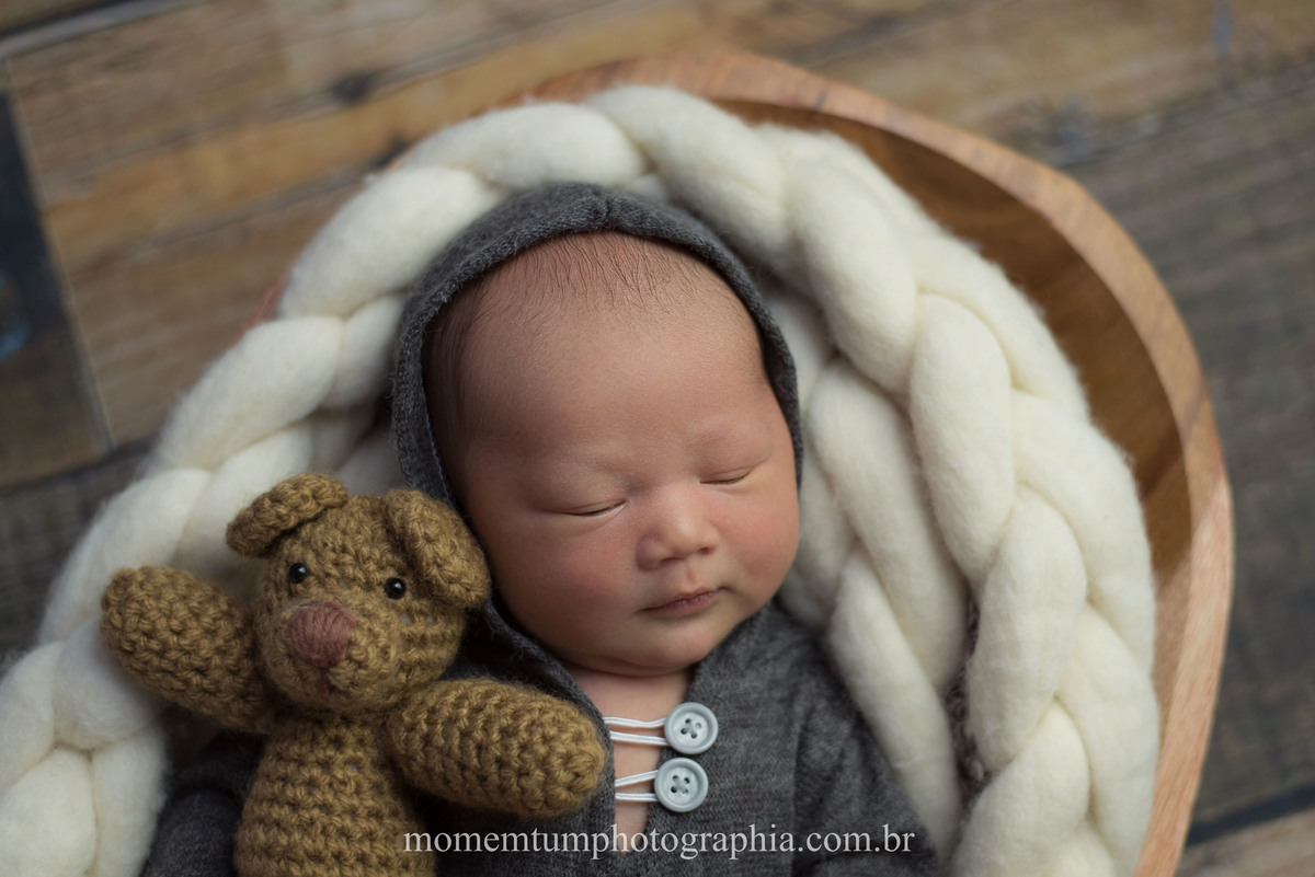 foto tirada por momentum photographia em petropolis rj estudio newborn