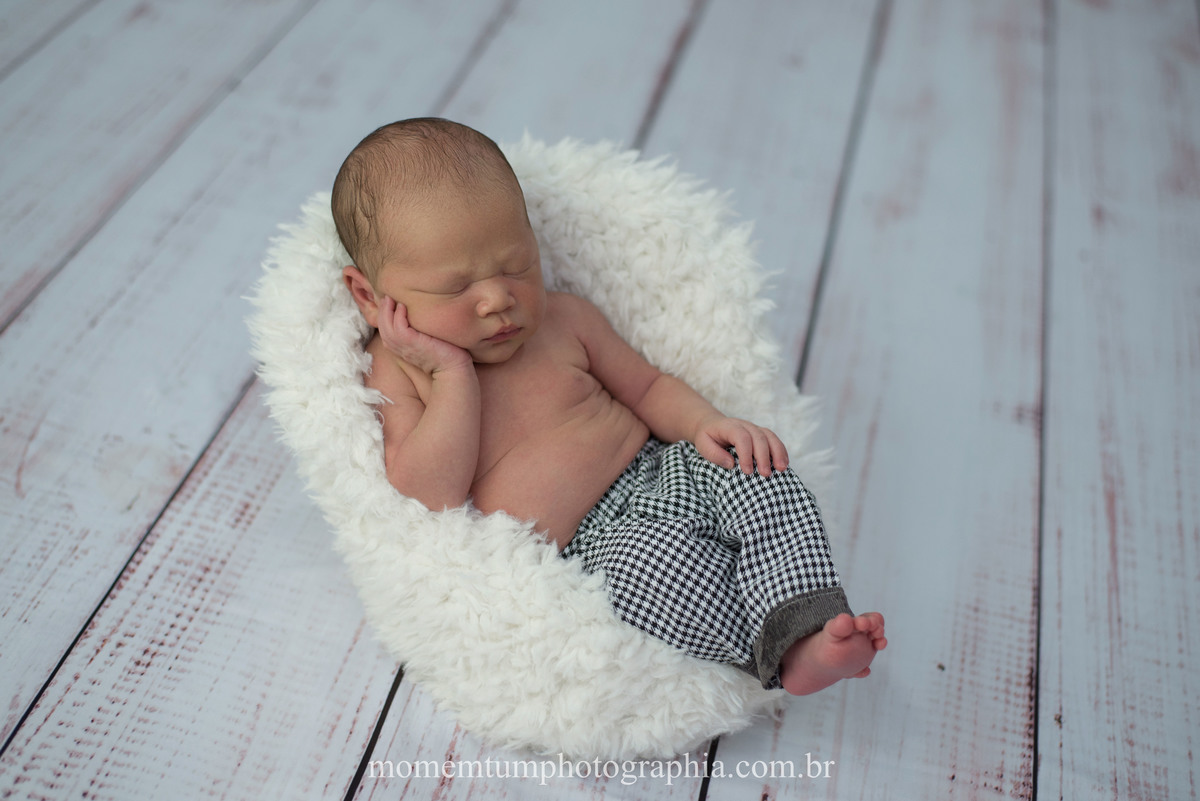 foto tirada por momentum photographia em petropolis rj estudio newborn