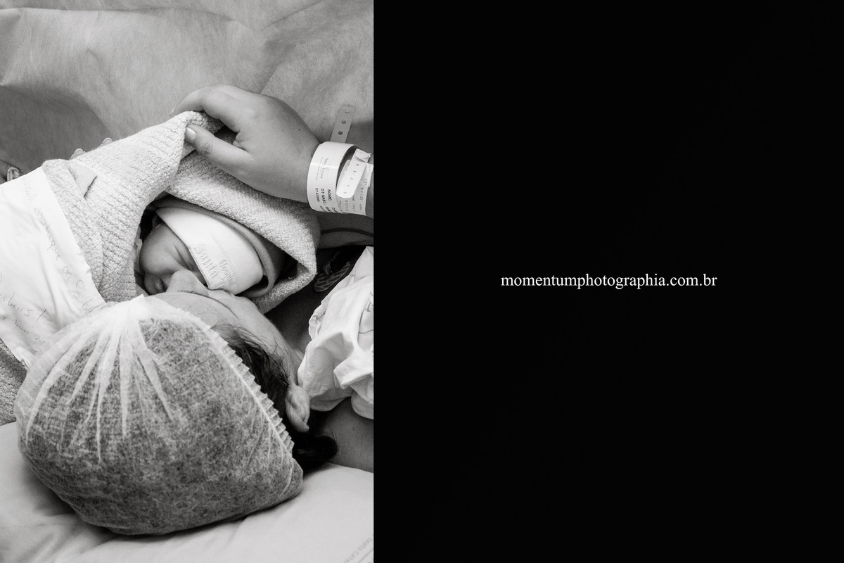 Foto de parto tirada por Momentum Photographia na maternidade do Hospital Santa Teresa em Petrópolis, RJ