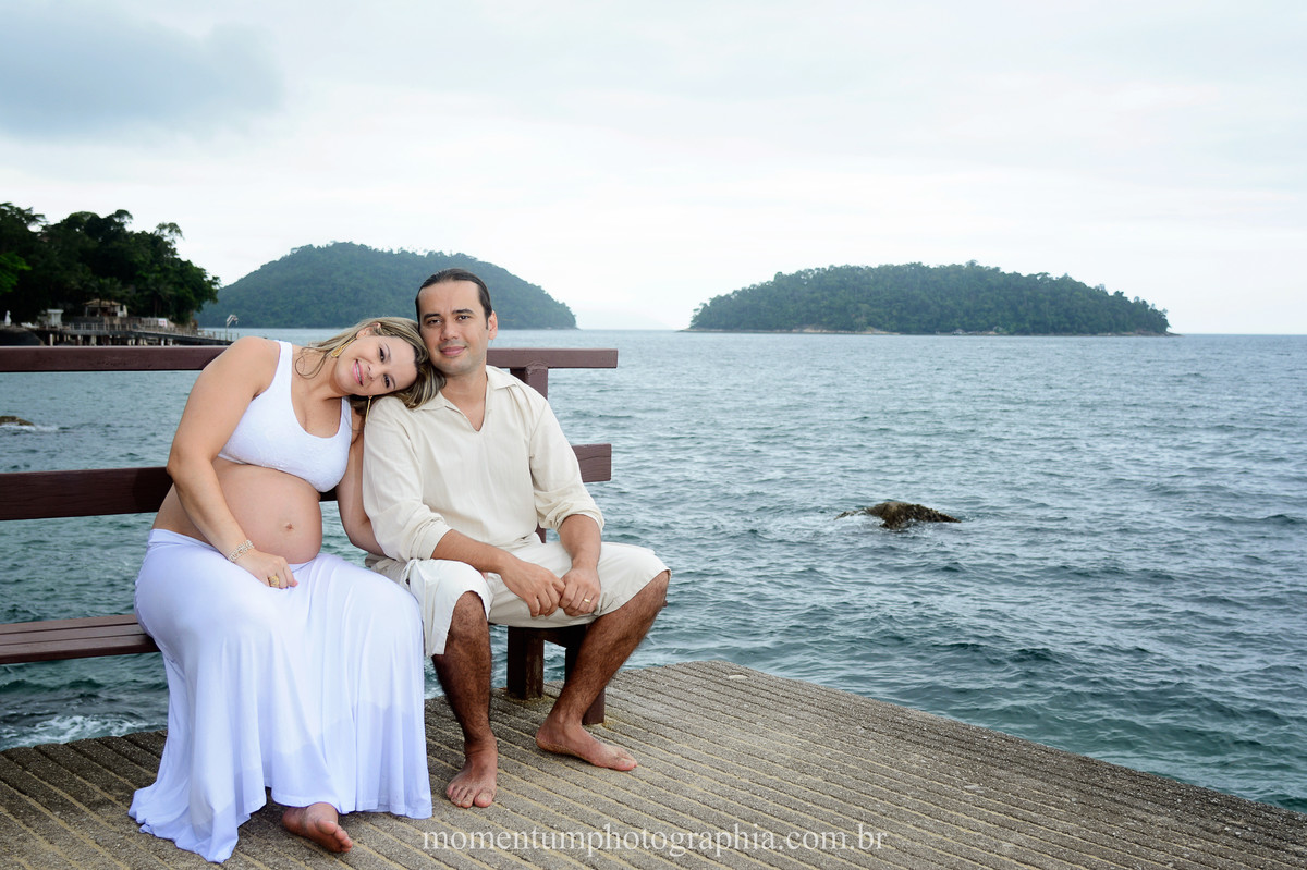 Fotos de grávida feitas por Momentum Photographia na praia de Mangaratiba, RJ