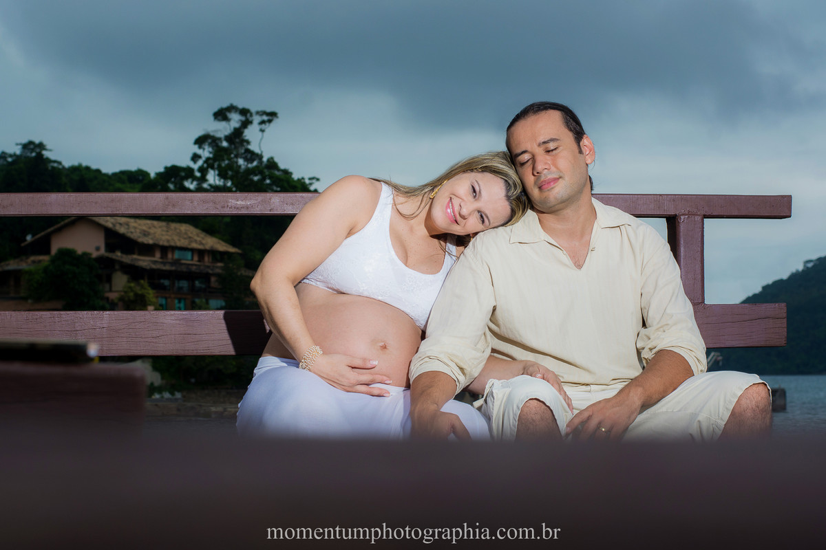 Fotos de grávida feitas por Momentum Photographia na praia de Mangaratiba, RJ