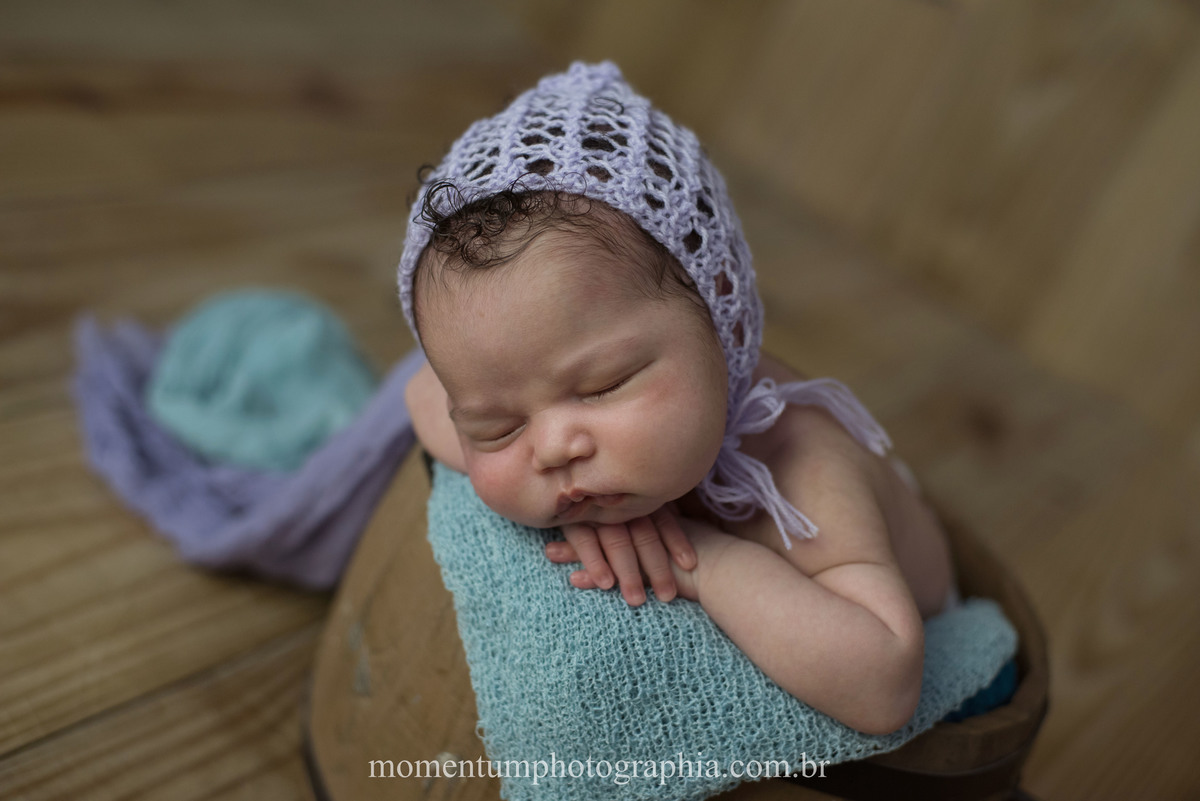 foto tirada por momentum photographia em petropolis rj ensaio newborn