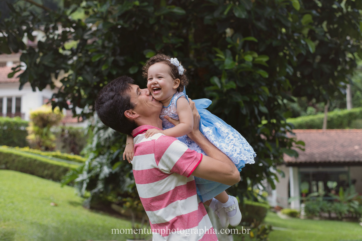 foto tirada por momentum photographia ensaio de família petropolis rj família