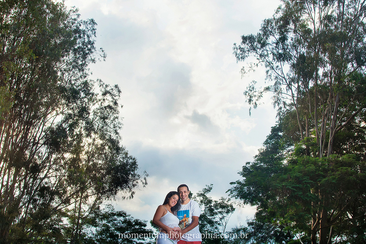 Foto de gestante grávida tirada pela Momentum Photographia em Petrópolis - RJ cachoeira