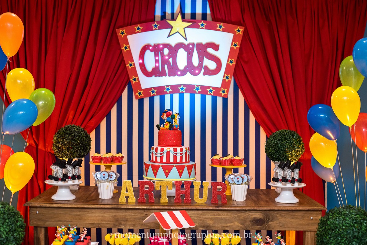 foto tirada por momentum photographia em petropolis rj aniversario infantil casa de festa tendencia festas no quitandinha tema circo menino 1 ano