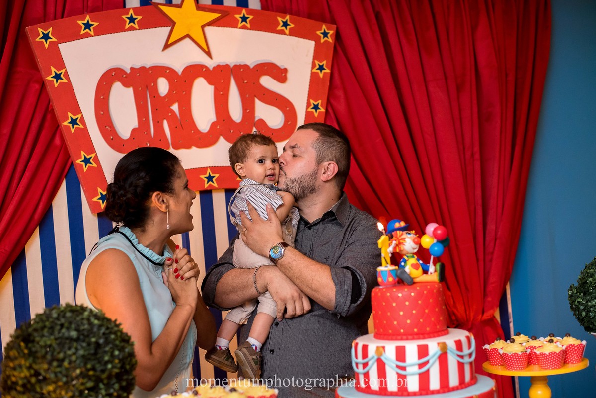foto tirada por momentum photographia em petropolis rj aniversario infantil casa de festa tendencia festas no quitandinha tema circo menino 1 ano