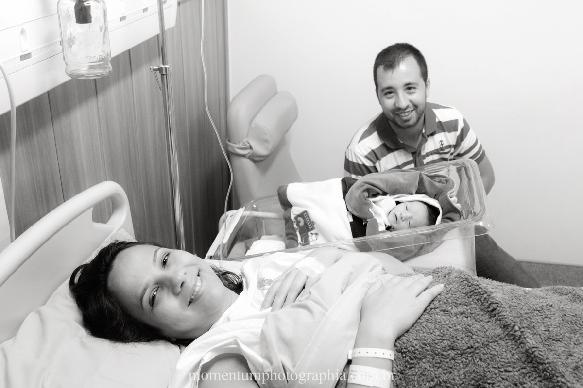Foto de parto tirada por Momentum Photographia na maternidade do Hospital Santa Teresa em Petrópolis - RJ