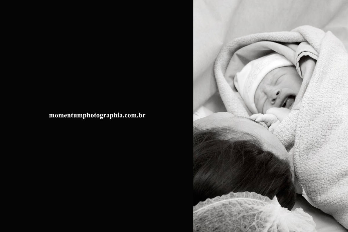 Foto de parto tirada por Momentum Photographia na maternidade do Hospital Santa Teresa em Petrópolis - RJ