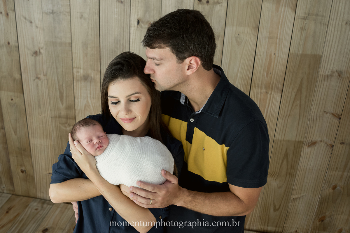 foto tirada por momentum photographia ensaio newborn recem nascido em petropolis rj estudio no quitandinha primeiros dias mae de primeira viagem gravidez