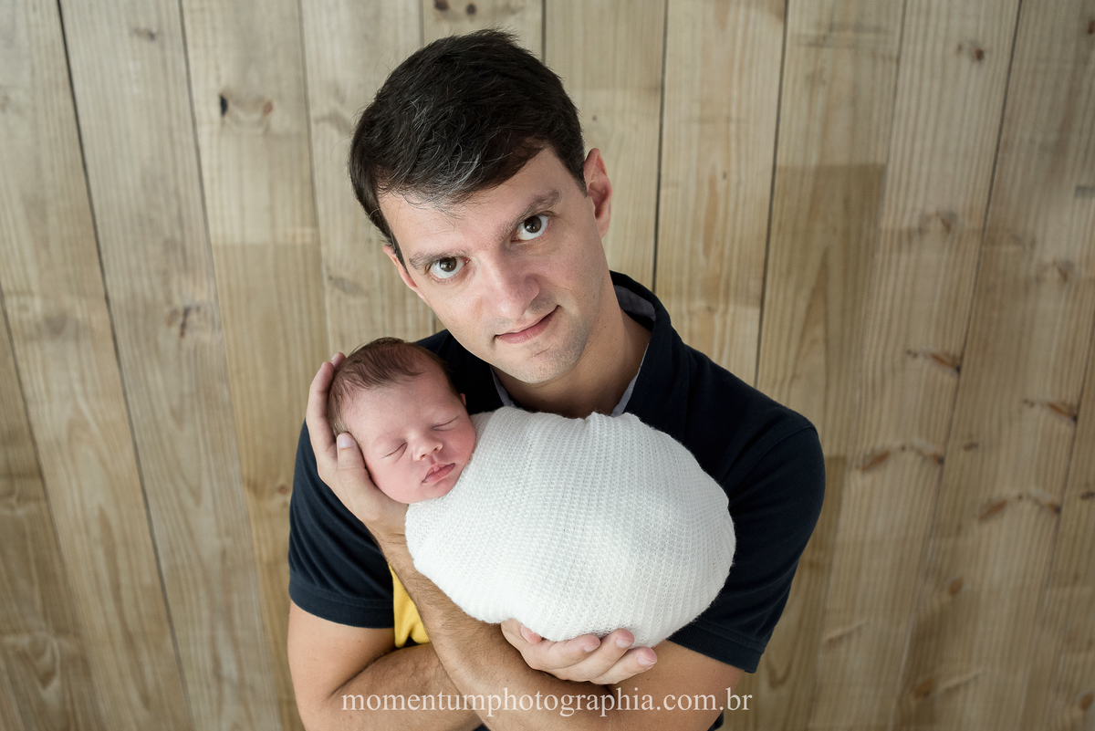 foto tirada por momentum photographia ensaio newborn recem nascido em petropolis rj estudio no quitandinha primeiros dias mae de primeira viagem gravidez