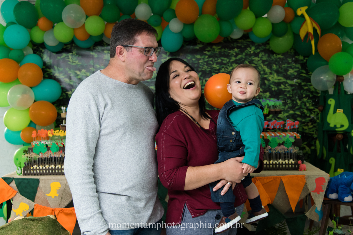 foto tirada por momentum photographia em petropolis rj aniversario infantil dinossauros