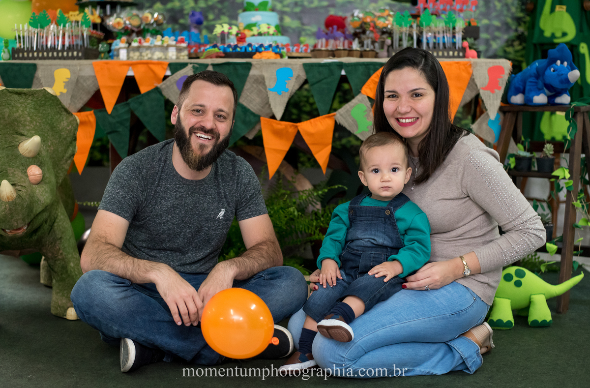 foto tirada por momentum photographia em petropolis rj aniversario infantil dinossauros