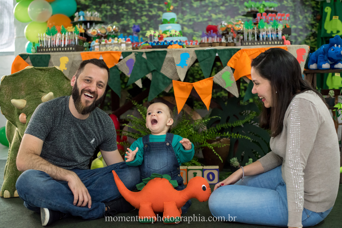 foto tirada por momentum photographia em petropolis rj aniversario infantil dinossauros