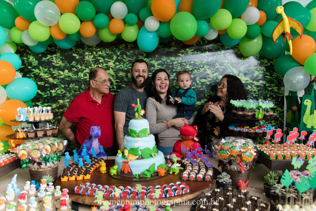 foto tirada por momentum photographia em petropolis rj aniversario infantil dinossauros
