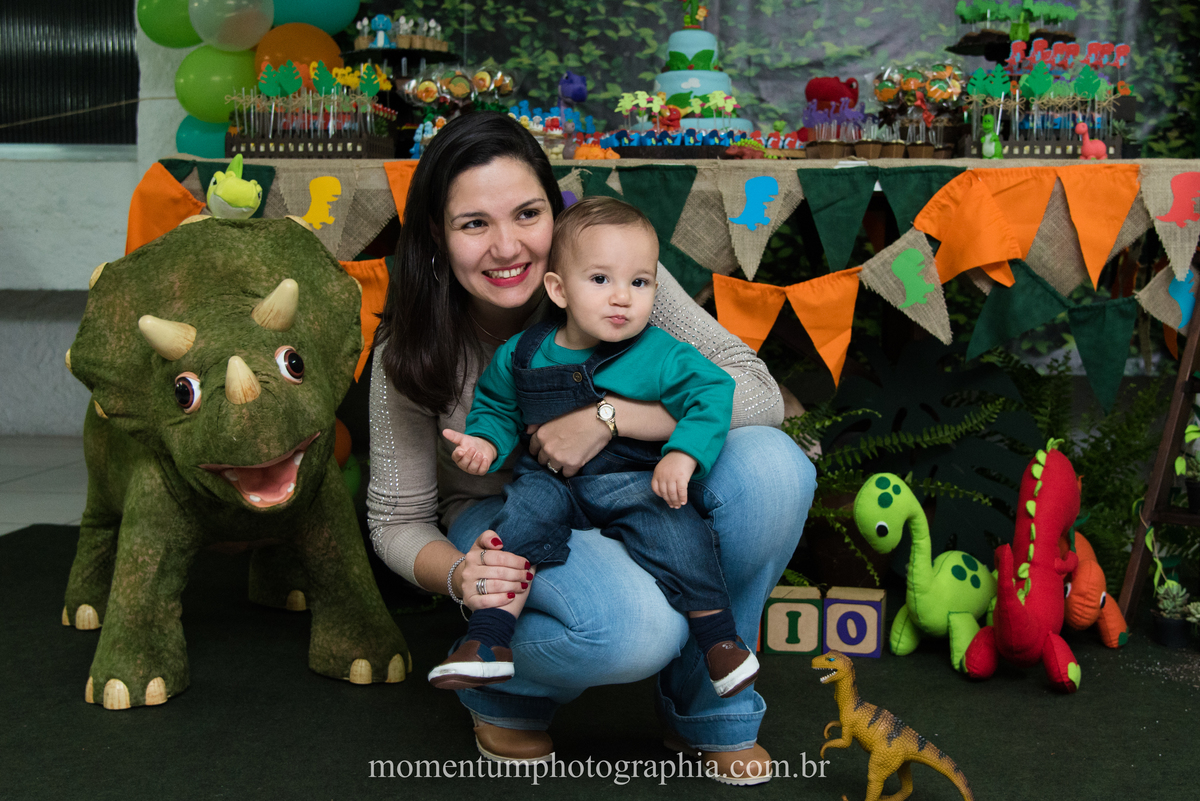 foto tirada por momentum photographia em petropolis rj aniversario infantil dinossauros