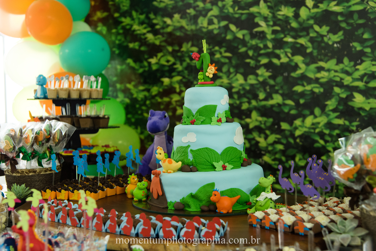 foto tirada por momentum photographia em petropolis rj aniversario infantil dinossauros