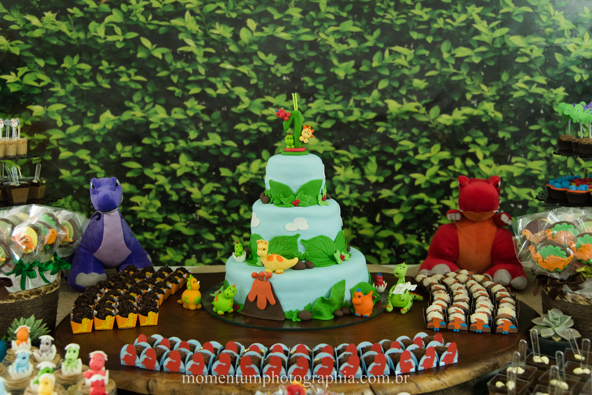 foto tirada por momentum photographia em petropolis rj aniversario infantil dinossauros