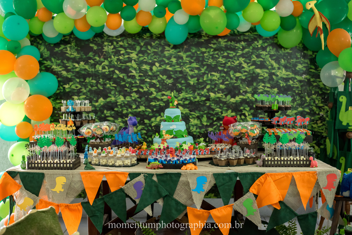 foto tirada por momentum photographia em petropolis rj aniversario infantil dinossauros