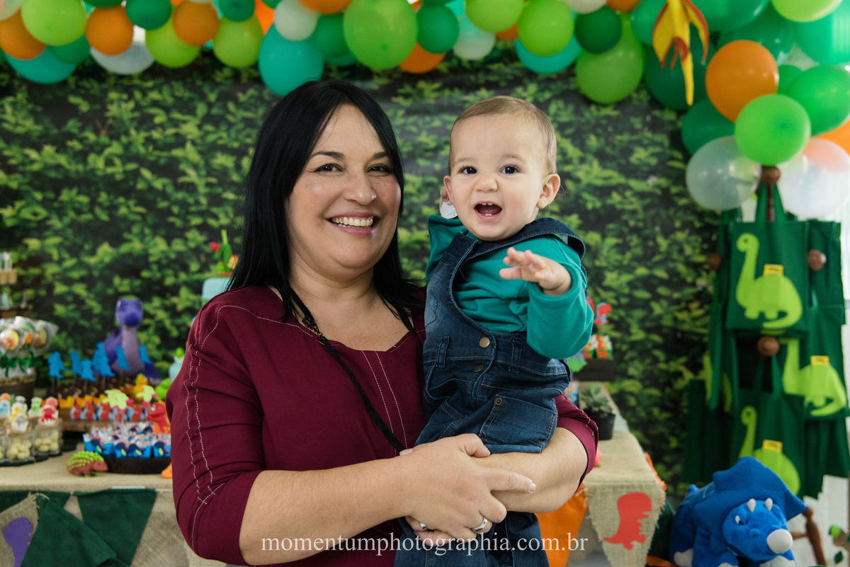 foto tirada por momentum photographia em petropolis rj aniversario infantil dinossauros