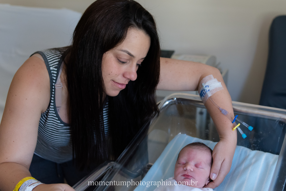 Fotografia de parto hospital Unimed Petropolis, RJ. Foto de Momentum Photographia. 