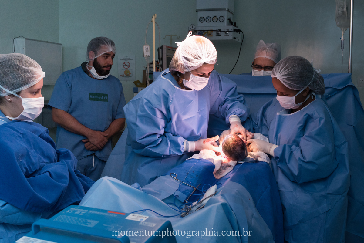 Fotografia de parto hospital Unimed Petropolis, RJ. Foto de Momentum Photographia. 
