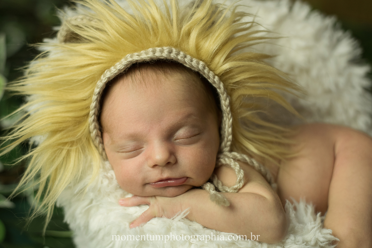 ensaio newborn petropolis rj foto sessão recem nascido tirada por momentum photographia maternidade gestante cidade imperial nasceu menino primeiro filho fotografia em estúdio