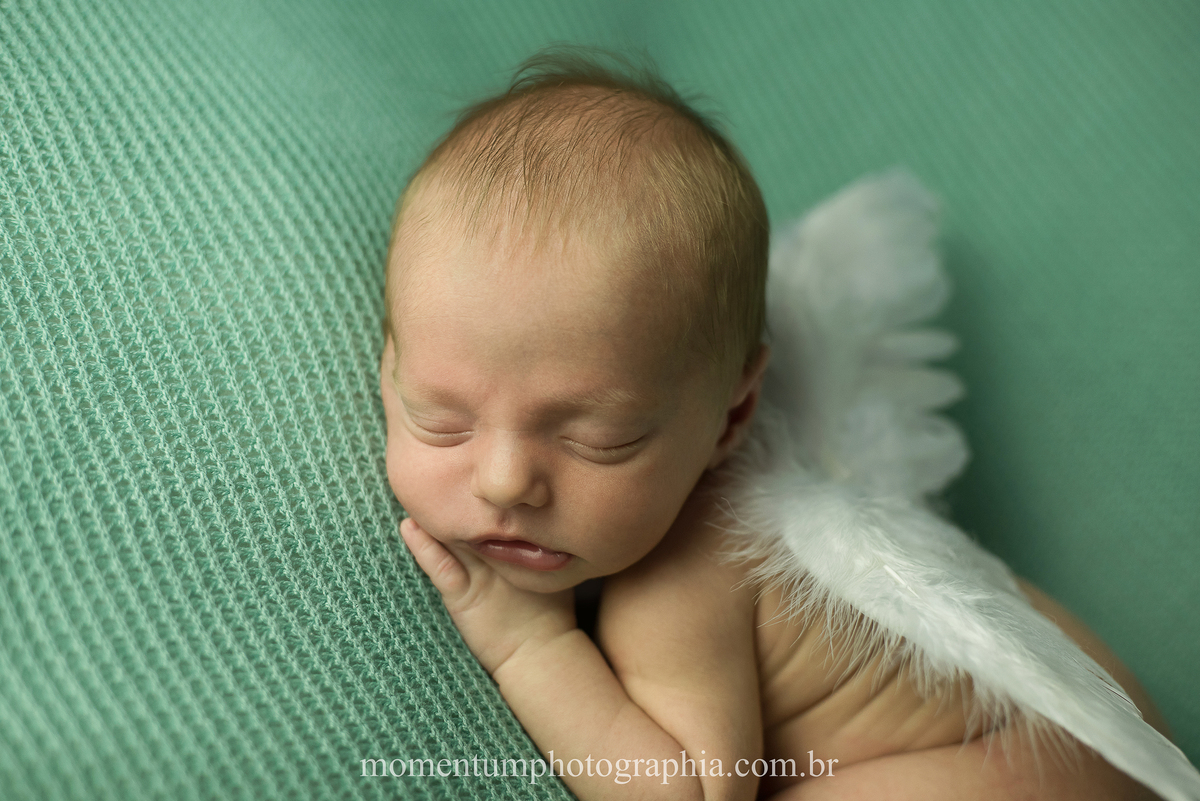 ensaio newborn petropolis rj foto sessão recem nascido tirada por momentum photographia maternidade gestante cidade imperial nasceu menino primeiro filho fotografia em estúdio