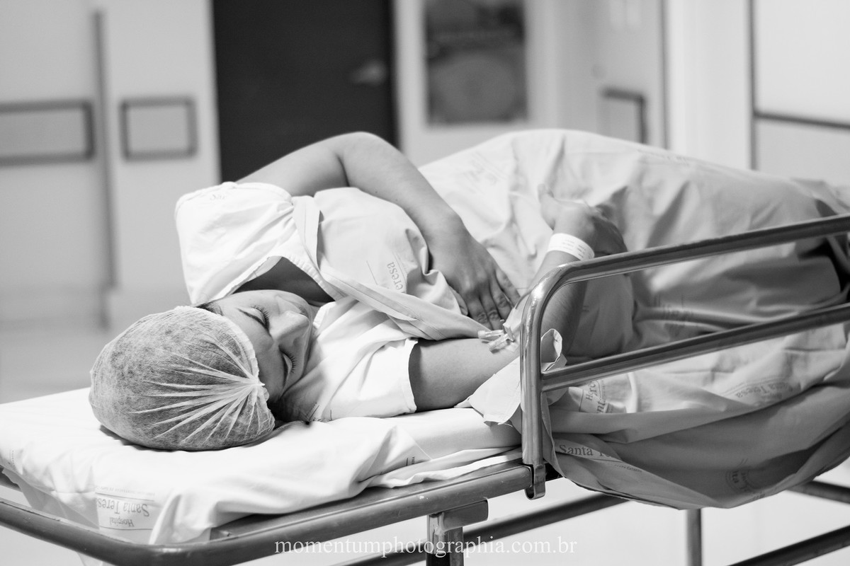 Foto de parto tirada por Momentum Photographia maternidade Santa Teresa Petrópolis - RJ