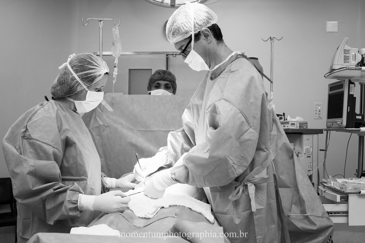 Foto de parto tirada por Momentum Photographia maternidade Santa Teresa Petrópolis - RJ