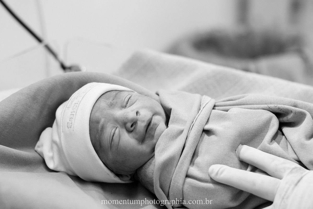 Foto de parto tirada por Momentum Photographia maternidade Santa Teresa Petrópolis - RJ